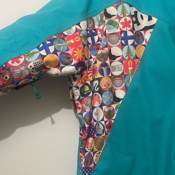 DC Fuse Women’s Graphic Print 2011 Snowboarder Jacket Size Small Teal Black - Picture 8 of 13